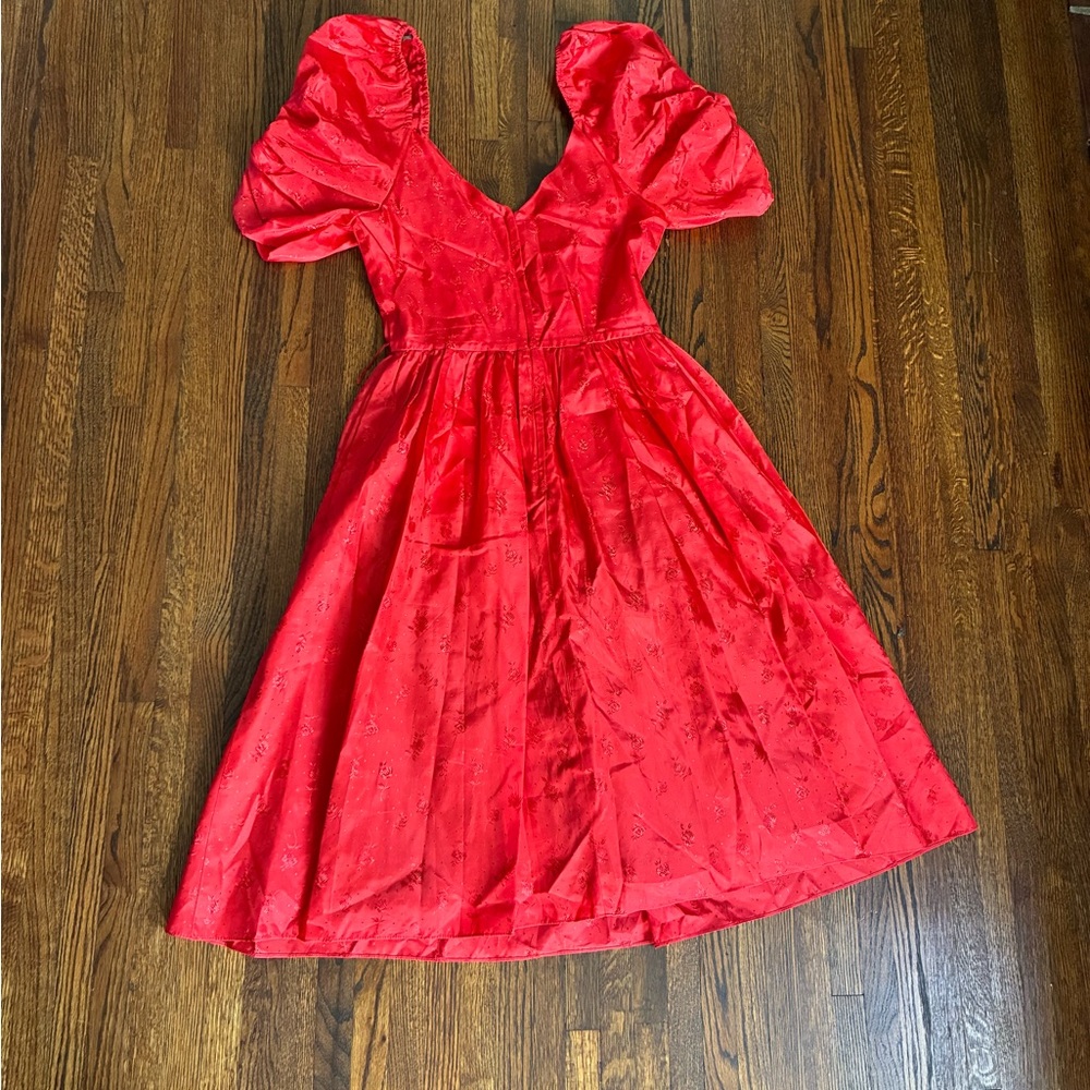 Red vintage 50s/60s style dress with puffy sleeves and floral pattern - Picture 2 of 12